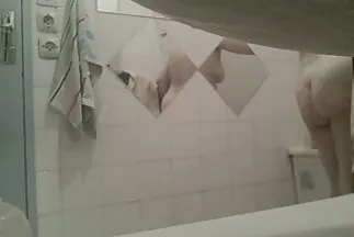 استلقِ ، راقب مقاطع فيديو سكسي عربي وابكي